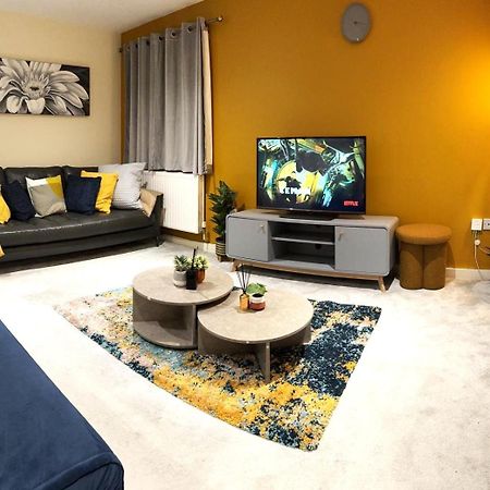 Large Cosy 2 Bedroom Ground Floor Flat In Stevenage Sg1 Sleeps 4-5 Free Parking 외부 사진