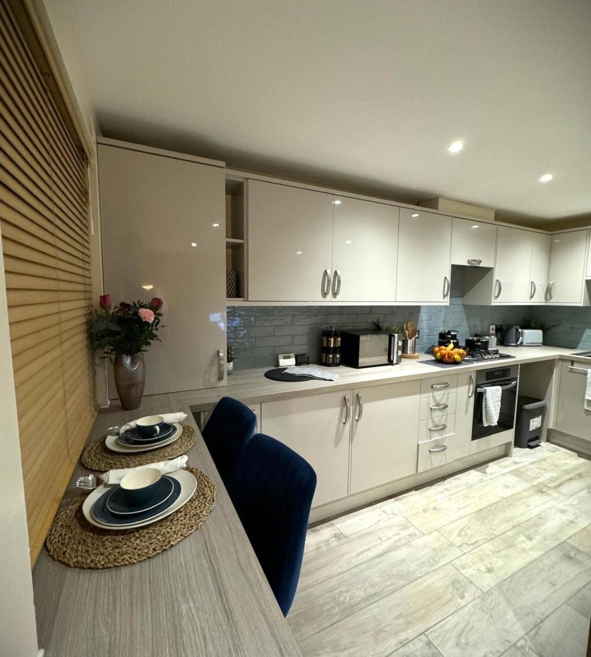 Large Cosy 2 Bedroom Ground Floor Flat In Stevenage Sg1 Sleeps 4-5 Free Parking 외부 사진