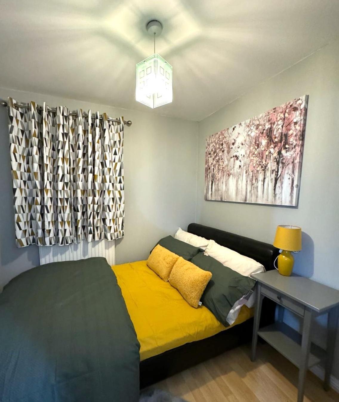 Large Cosy 2 Bedroom Ground Floor Flat In Stevenage Sg1 Sleeps 4-5 Free Parking 외부 사진